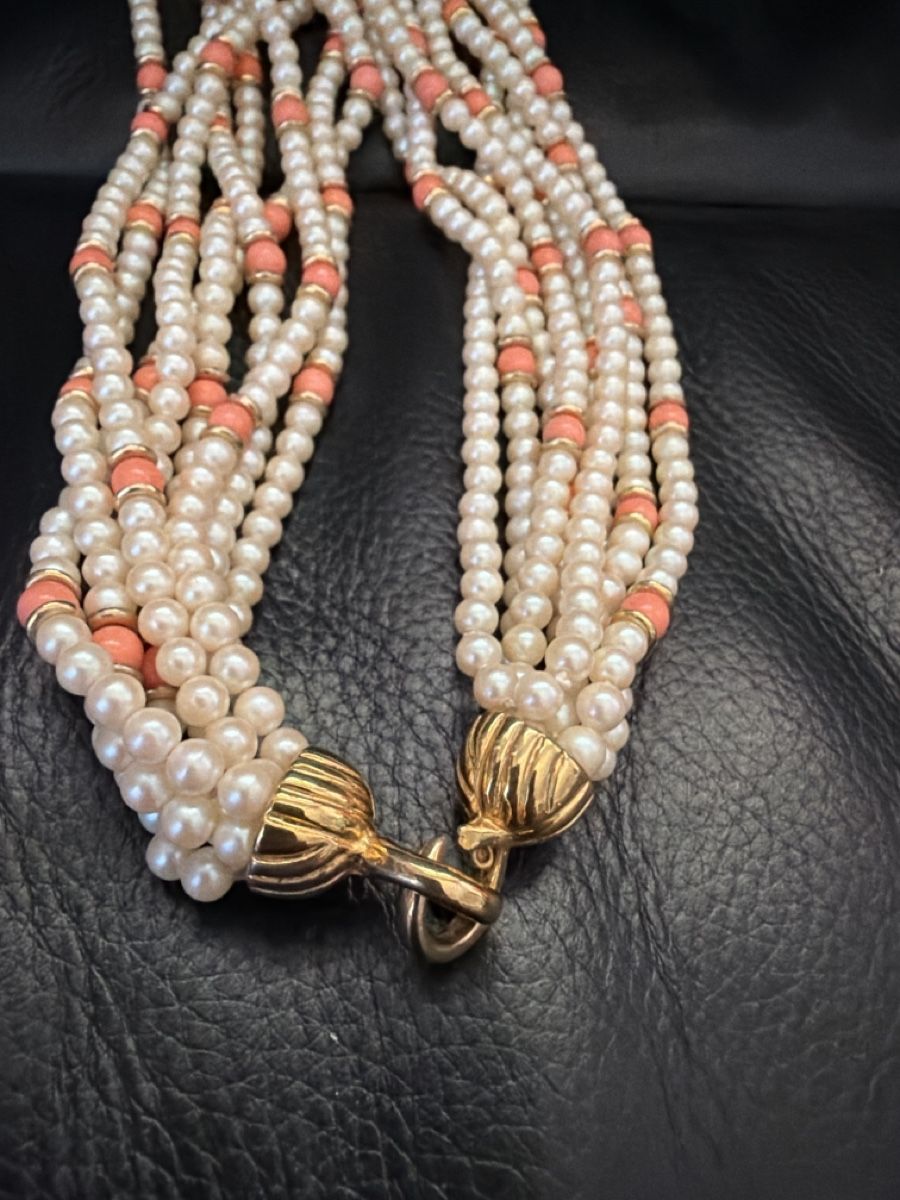 Colliers: Collier perles et corail 8 rangs avec fermoir doré  – D'occasion à Lausanne par Pascal9999 2