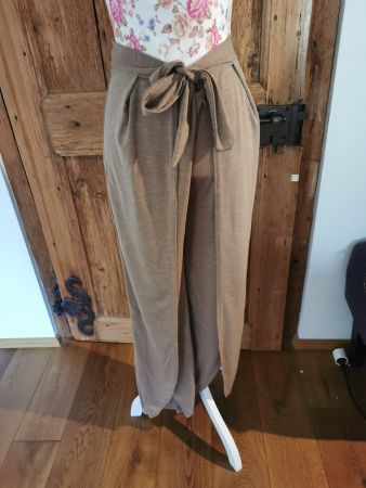 Neue Haremshose, Wickeloptik, Farbe Milchkaffee, Gr 38/40