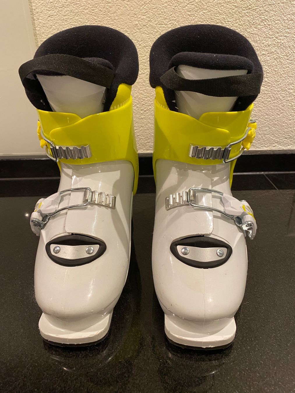 Scarpe da uomo: Kinderskischuh 29-32 – Usato da Dürnten venduto da nicolegrossmann01
