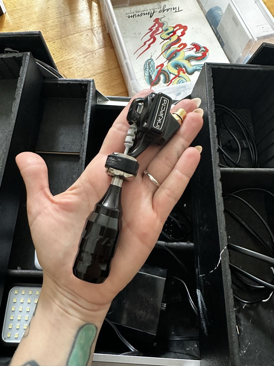 Tutti gli attrezzi: Tattoo supply groß box voll – Nuovo (secondo la descrizione) da Sarmenstorf venduto da pet_bfz6