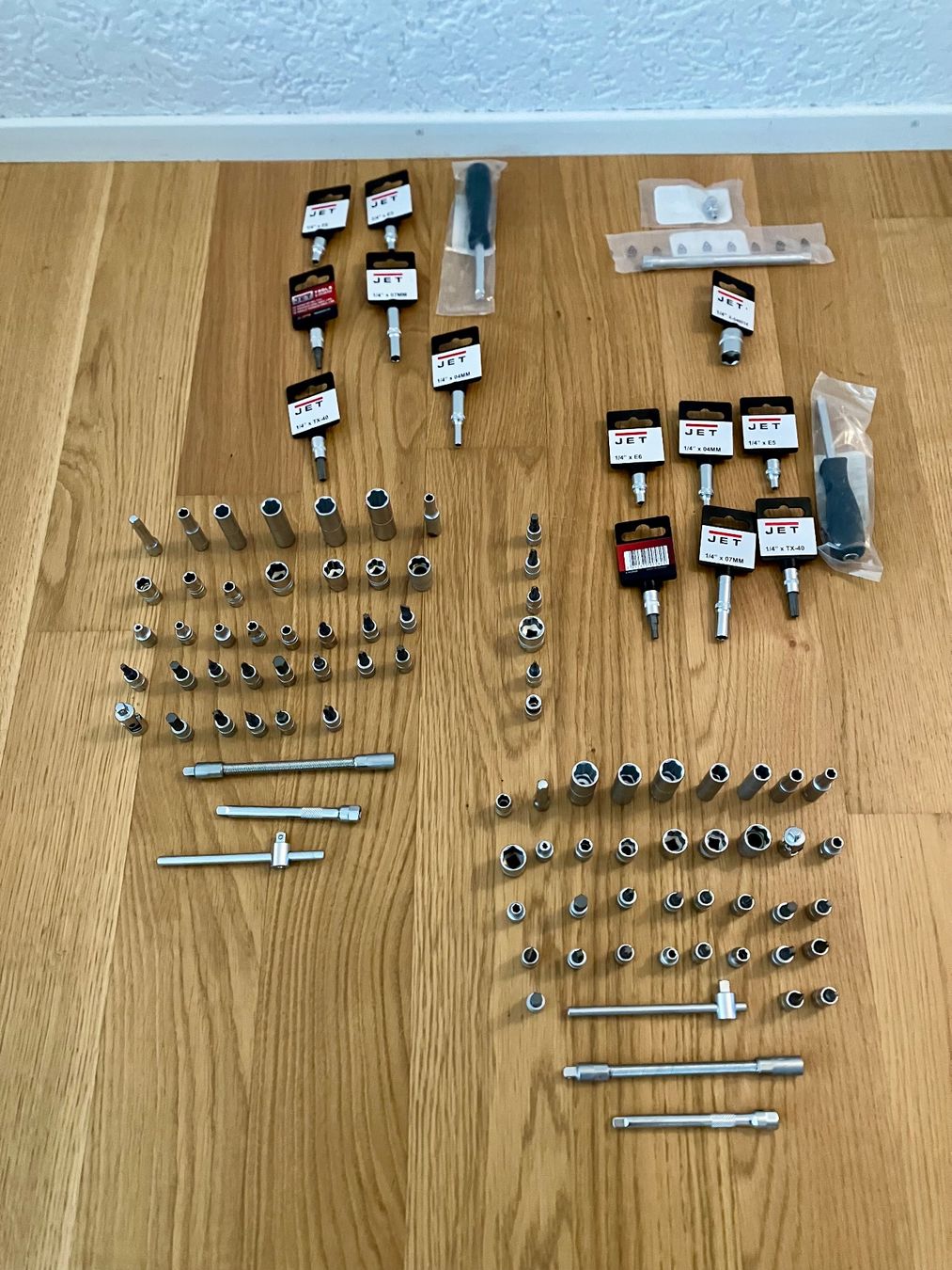 Tutti gli attrezzi: JET Werkzeugset mit Ratsche, Bits & Nüssen | Neuwertig – Nuovo (secondo la descrizione) da Brüttisellen venduto da Javiere