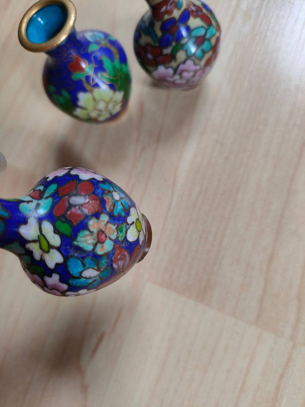 Vasi & Recipienti: Vasen trio (China, cloisonné) – Usato da Adliswil venduto da Vimovi 4