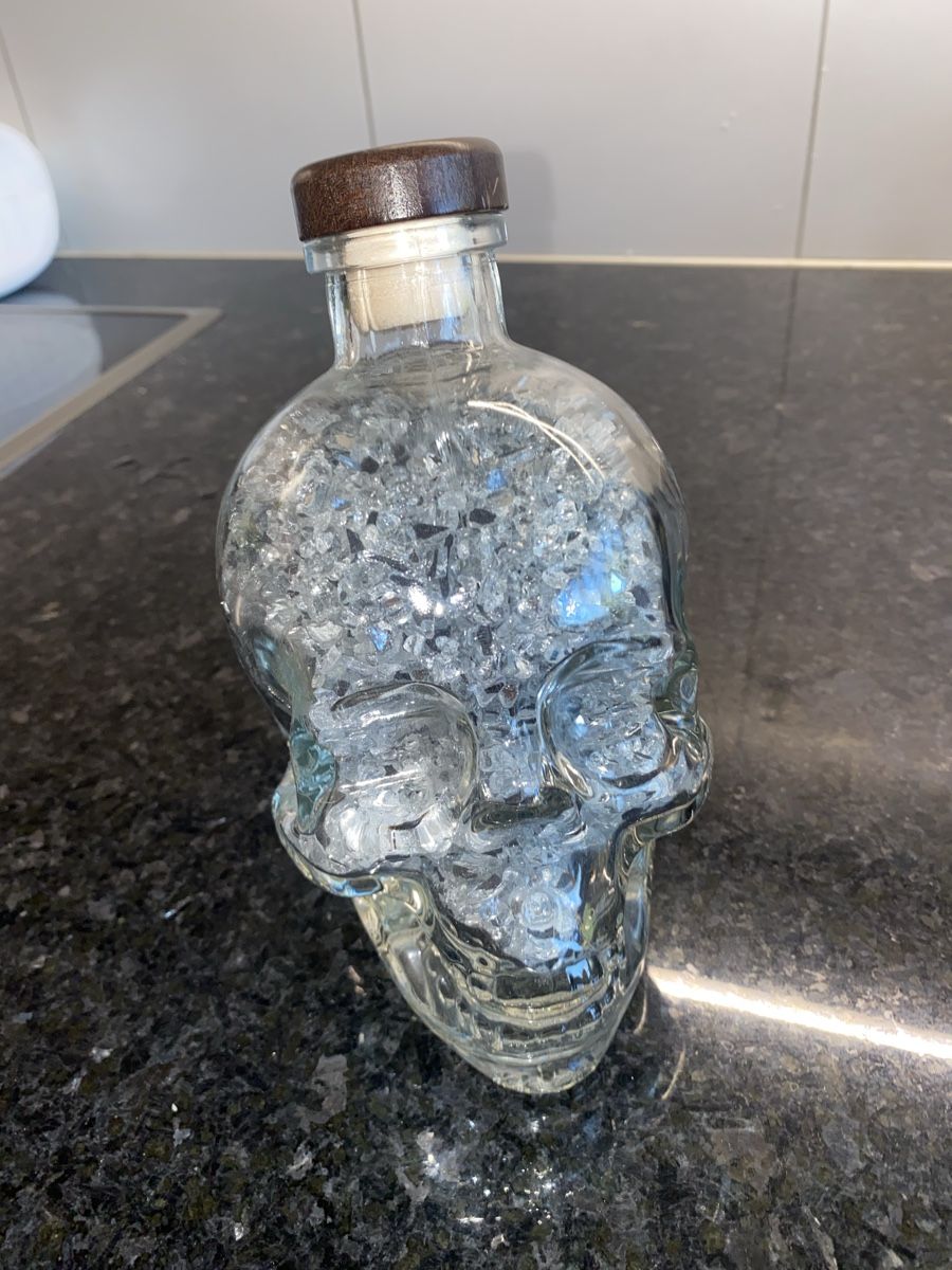 Tutte le decorazioni: Totenkopfglas mit Steine – Usato da Dübendorf venduto da GinaGiulia 1