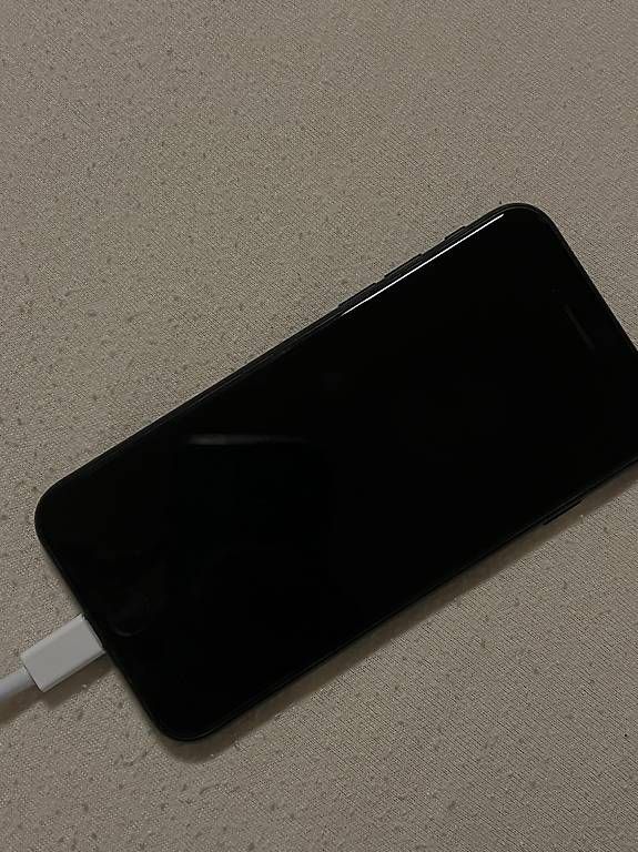 Portables: Iphone SE, 2 Generation – D'occasion à Weissbad par ain_x75c 2