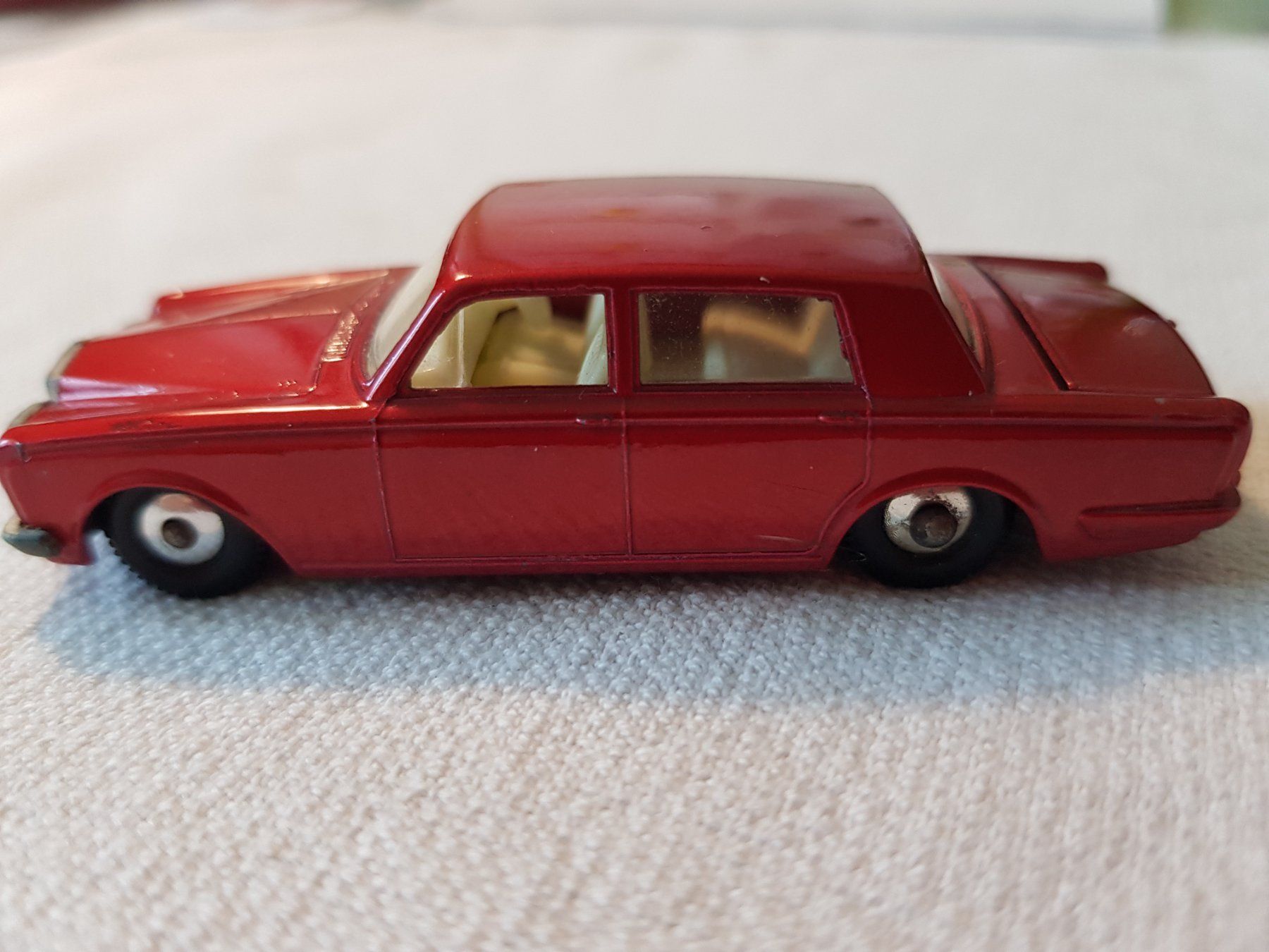Rolls Royce Modellautos: Matchbox Rolls Royce Silver Shadow Nr 24 rot – Gebraucht aus Schlieren von Luibird
