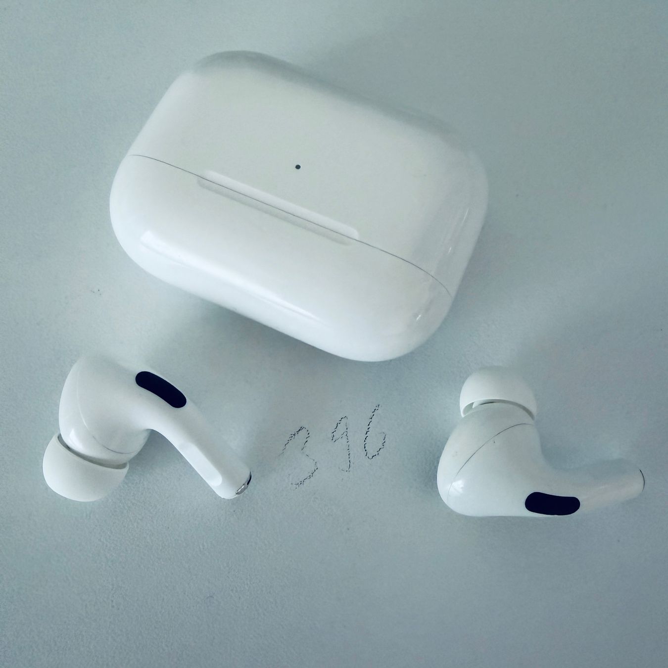Apple Cuffie: Original Apple AirPods Pro 1 Gen. mit Wireless Ladecase – Usato da Basel venduto da MY.AIRPODS.SHOP 3