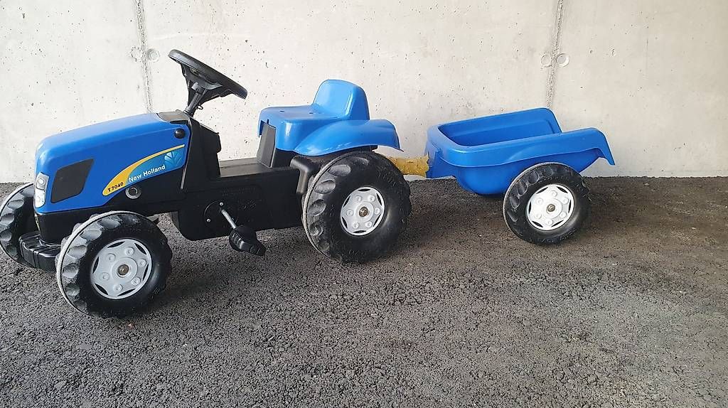 Veicoli per bambini: Trettraktor - New Holland – Usato da Kirchberg BE venduto da bvonallmen
