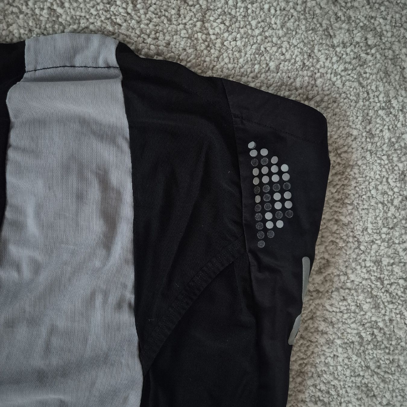 Skins Canottiere & Pantaloni: Fahrradweste von Skins – Usato da Steinhausen venduto da des_zv87 4