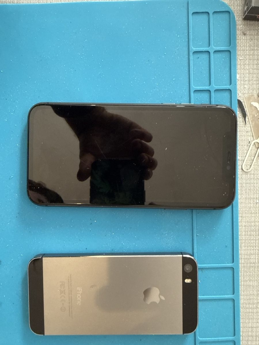 Apple Portables: iPhone 11+iphone 5s – Défectueux à Sierre par kev_dz8v 1