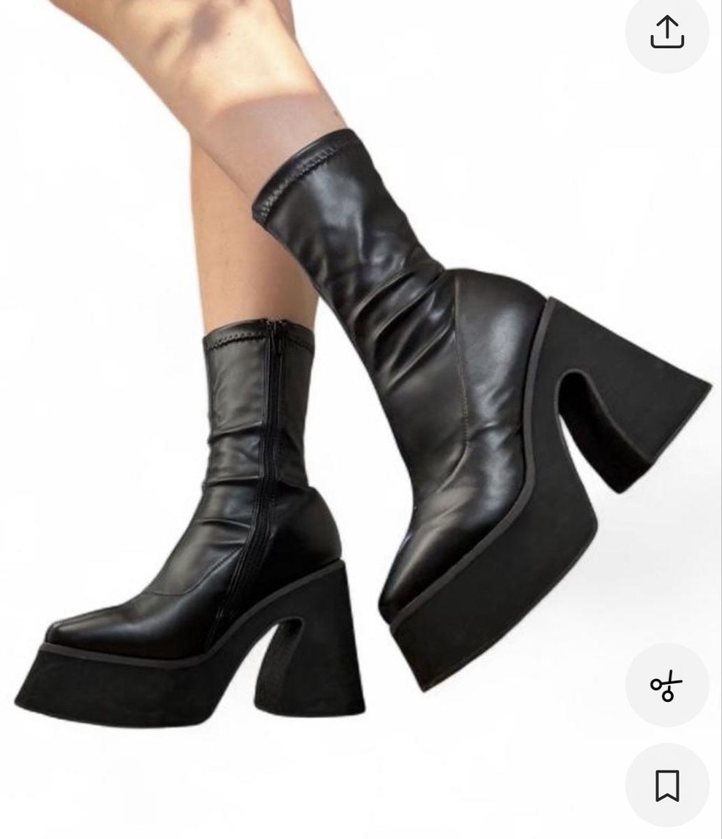 Bottes de soin: Platform Chunky Boots Heels – D'occasion à Zürich par nin_8h72