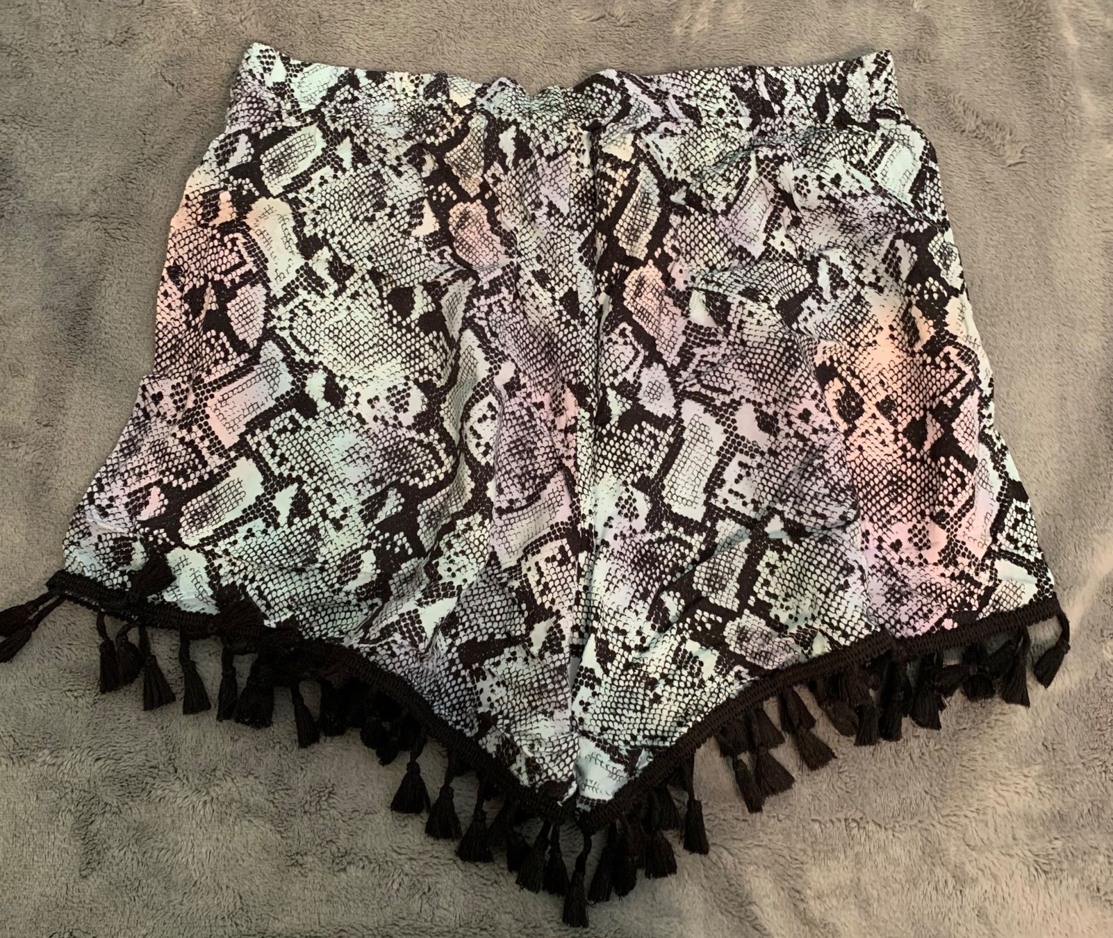 Tezenis Pantaloni: Shorts mit Fransen, Gr. M – Nuovo (secondo la descrizione) da Lengnau BE venduto da ylegoaziou 1