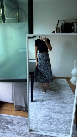 Pull & PULL & BEAR Set: schwarzes T-Shirt + Rock (Grösse S)