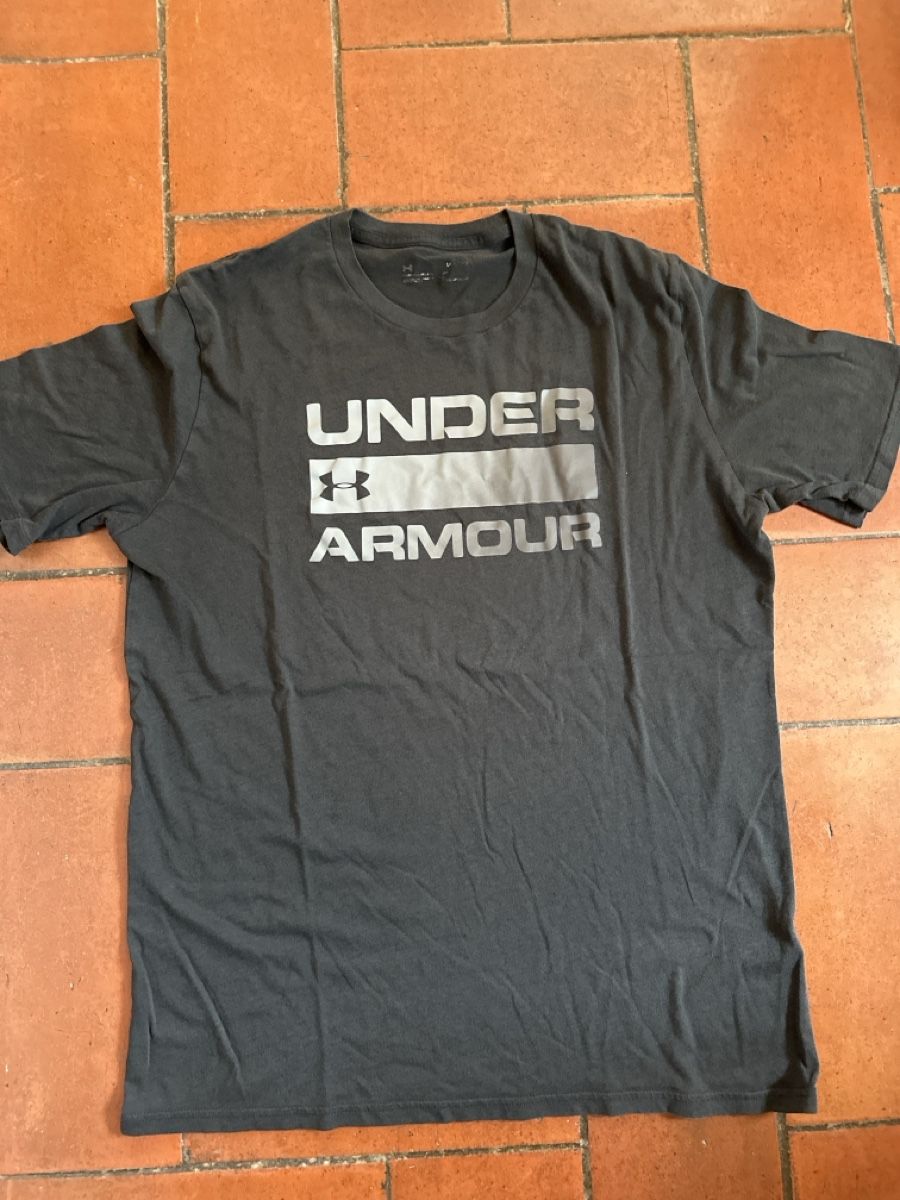 Under Armour T-shirt: Under Armour T-Shirt, Schwarz, Grösse L – Usato da Binningen venduto da nicestuff374