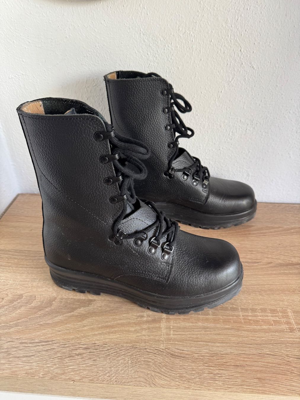 Schweizer Armee Scarpe da uomo: Kampfstiefel / Schweizer Armee Gr 42 Neu – Usato da frauenfeld venduto da pipi018 1