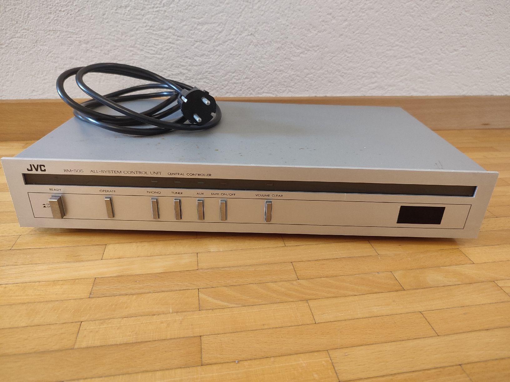 JVC Lettore multimediale & Streamer: JVC RM-505 ALL-SYSTEM CONTROL UNIT CENTRAL CONTROLLER  – Usato da Bougy-Villars venduto da Vogue