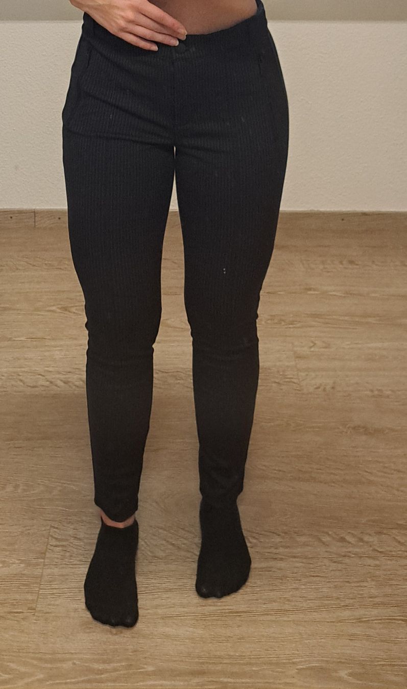 Pantaloni: Schwarze Stoffhose Gr. 36/38 – Usato da Wetzikon ZH venduto da secondhandsfashion