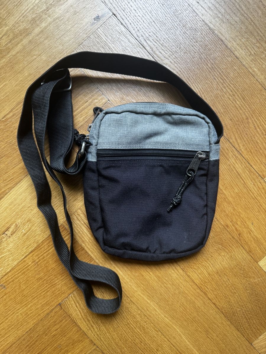 Eastpak Taschen: Eastpak Schultertasche – Neu (gemäss Beschreibung) aus Basel von GTB.Fa 1