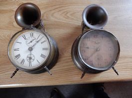1 antiker Wecker, klingelt auf Trommel