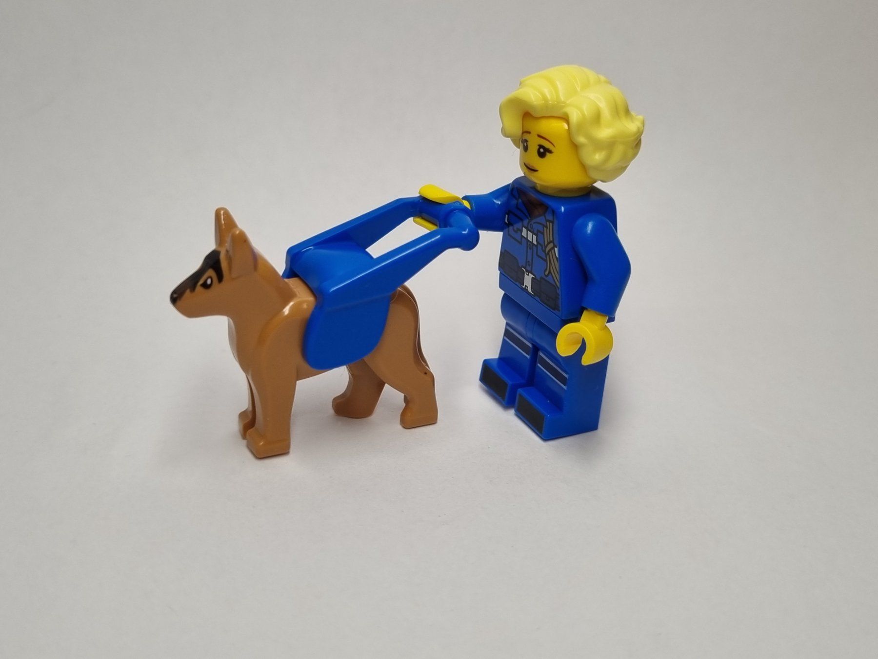 Lego Kit di costruzioni: LEGO 70922 Blue Guide Dog Harness – Usato da Basadingen venduto da NekoBricks 1