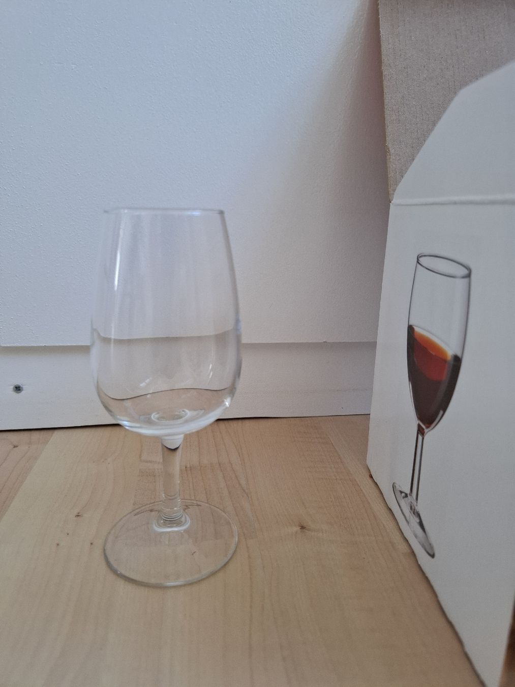 Migros Bicchieri: Rotweingläser 24 cl – Nuovo e nell'imballaggio originale da Neuenhof venduto da summer_25 1
