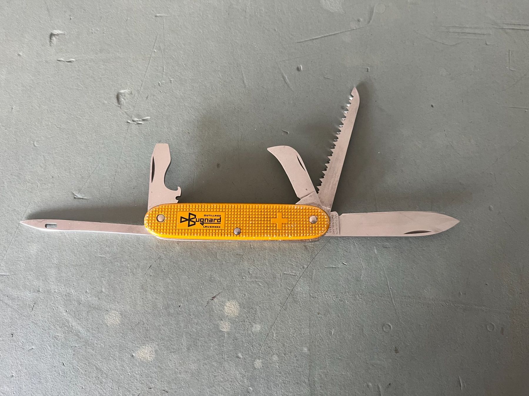 Victorinox Coltelli tascabile: Neuwertiges Victorinox Alox Messer, Bugnard – Usato da Dintikon venduto da Redgar58