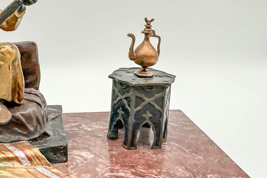 Alle Dekorationen: Orientalische Figur auf Marmorsockel – Gebraucht aus Altdorf UR von Liveo-shop 4