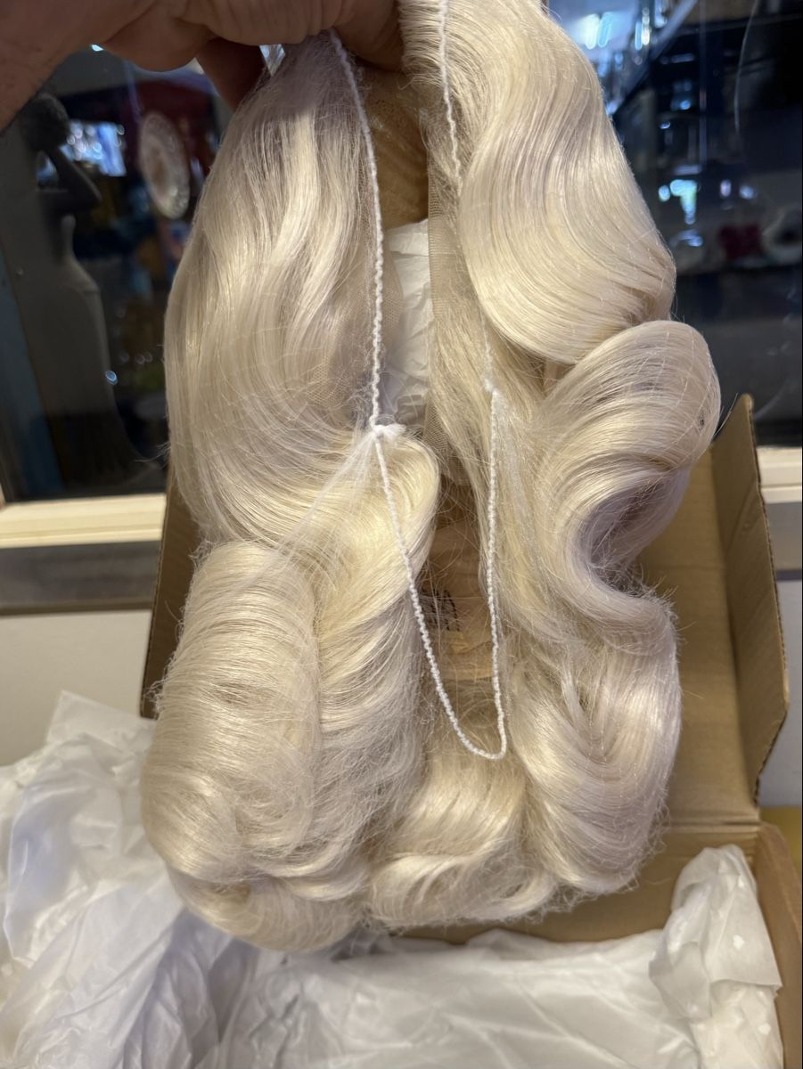 Parrucche: Perücke blond neu – Nuovo (secondo la descrizione) da Schlieren venduto da Freundlich02 6