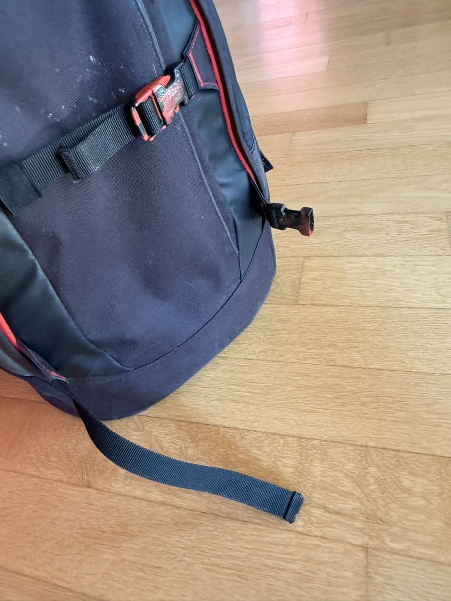 Satch Rucksäcke: Schulrucksack Satch schwarz-rot – Gebraucht aus Birsfelden von vulgopen 1