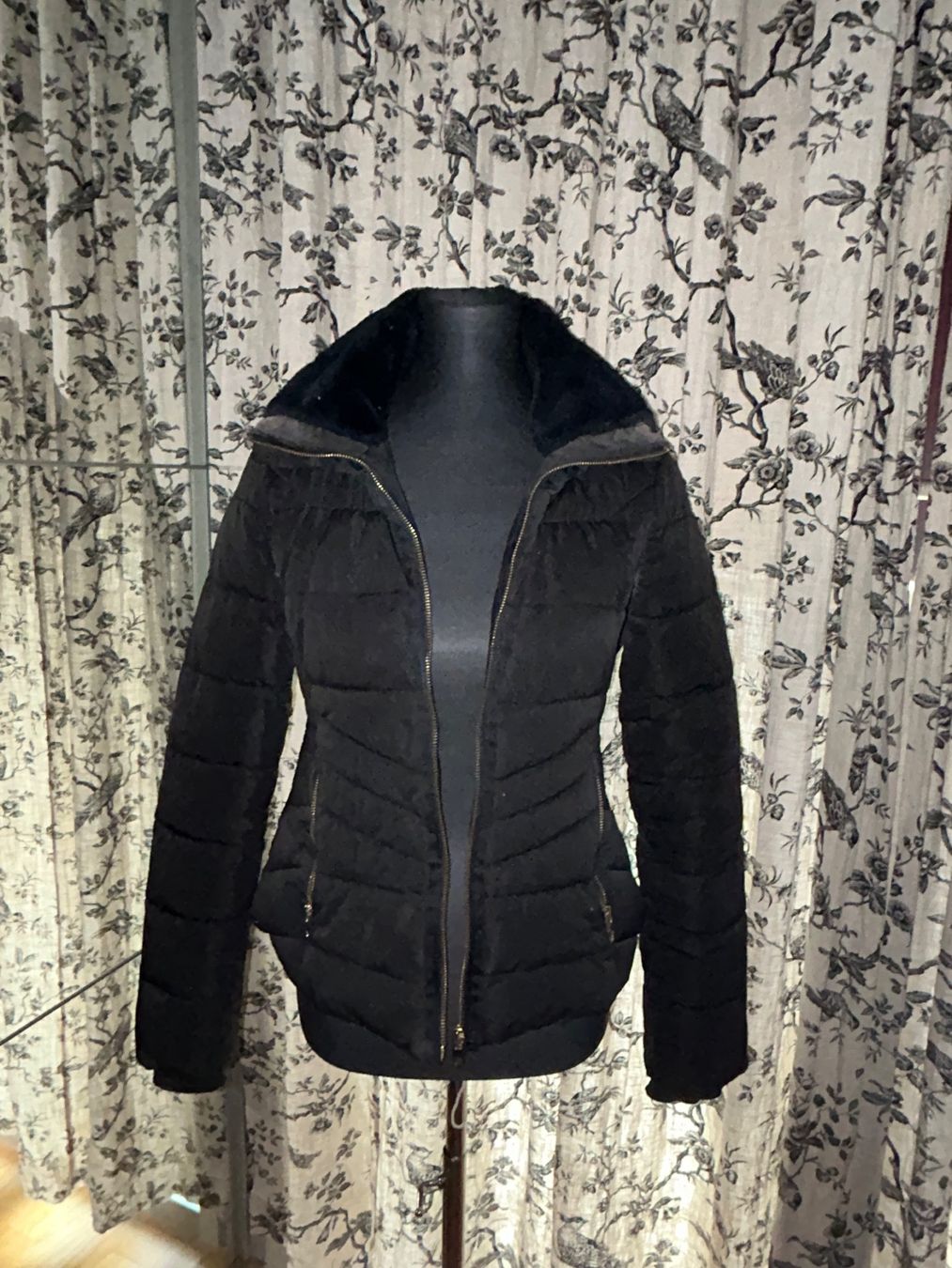 Giacche: TAILLIERTE ZARAJACKE SCHWARZ – Usato da Luzern venduto da Suneha