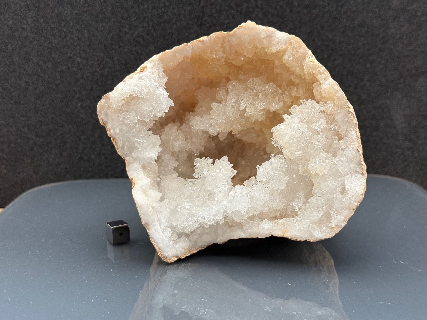 Minerali & Pietre curative: Quartz geode (half) - Mineral – Usato da Vésenaz venduto da RMShop 2