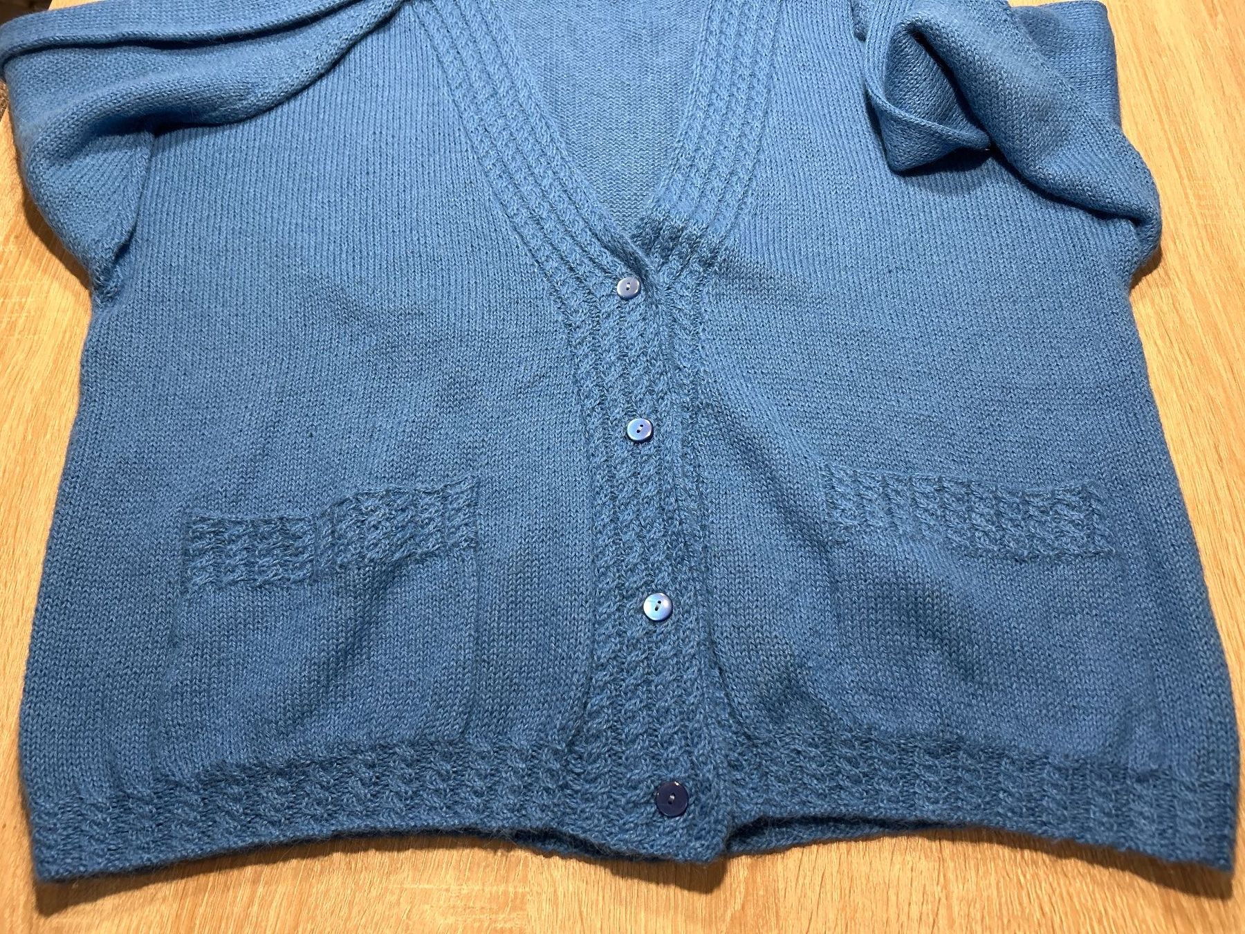 Jacken: Flauschige Strickjacke blau selbstgestrickt – Gebraucht aus Brunnen von Nala2929 5