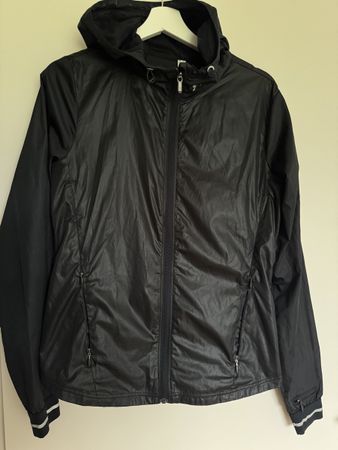 Under Armour Sportjacke oder regen Jacke Gr.S
