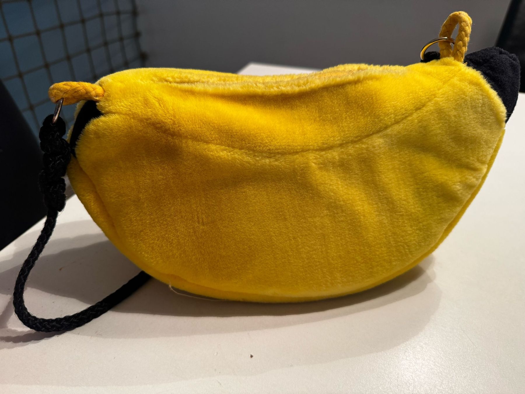 Taschen: Plüsch Bananen Handtasche – Gebraucht aus Egg b. Zürich von Brocki_Insel_Egg 1