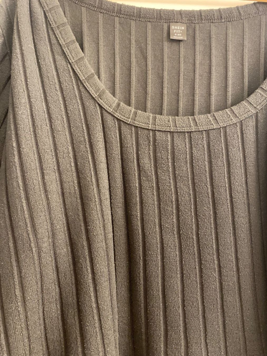 Shein Maglioni & Felpe: Oberteil Pullover kurz schwarz Gr. 56 – Usato da Pratteln venduto da a23_j2gs 4