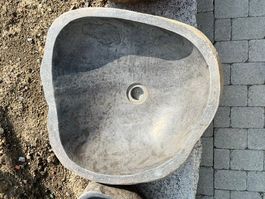 Brünneli aus Vulkanstein Nr. 3