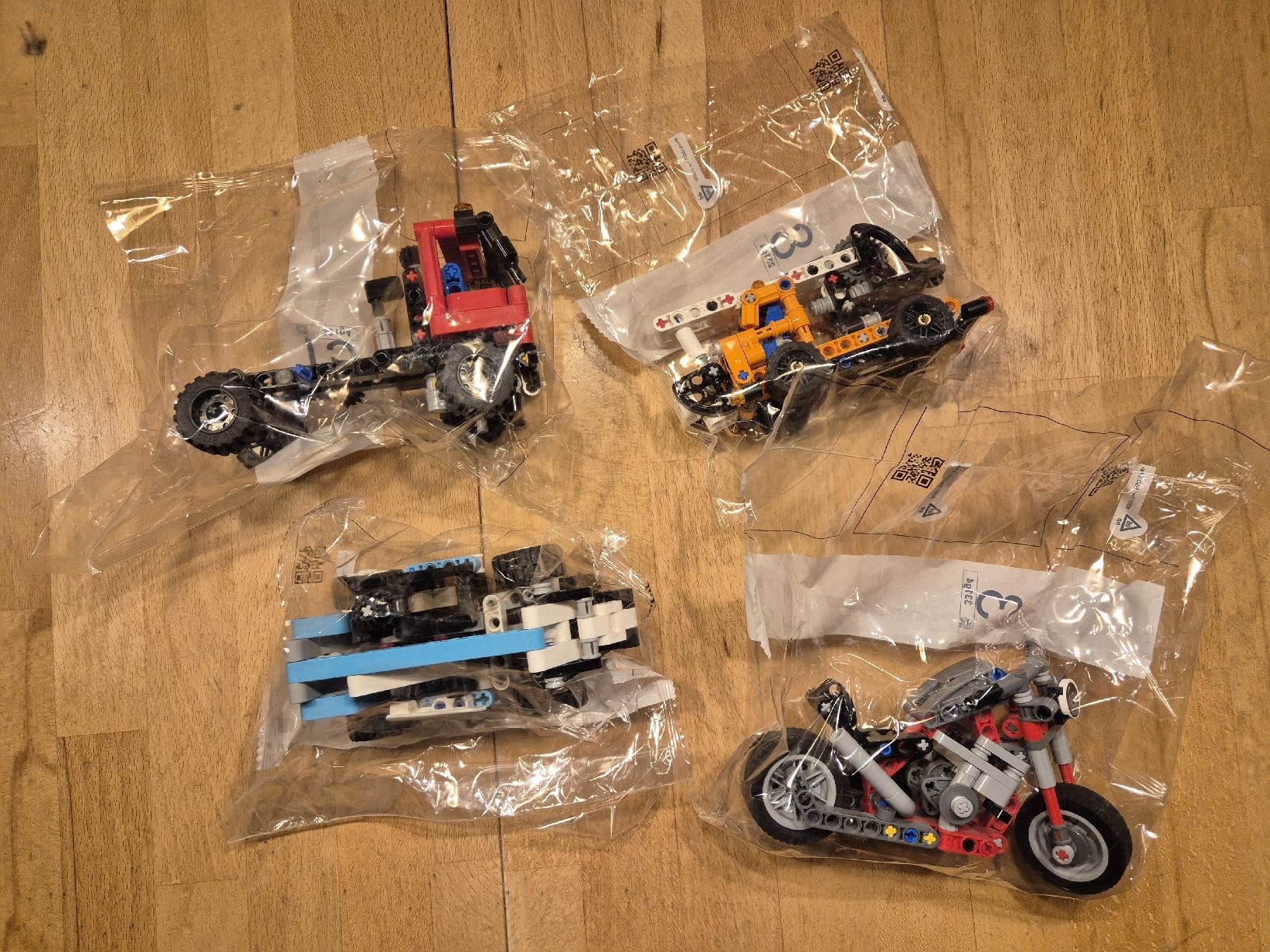 Lego Baukästen: Lego Technic 4 kleine Lego Technic Modelle – Gebraucht aus Ettiswil von beekeper13 1