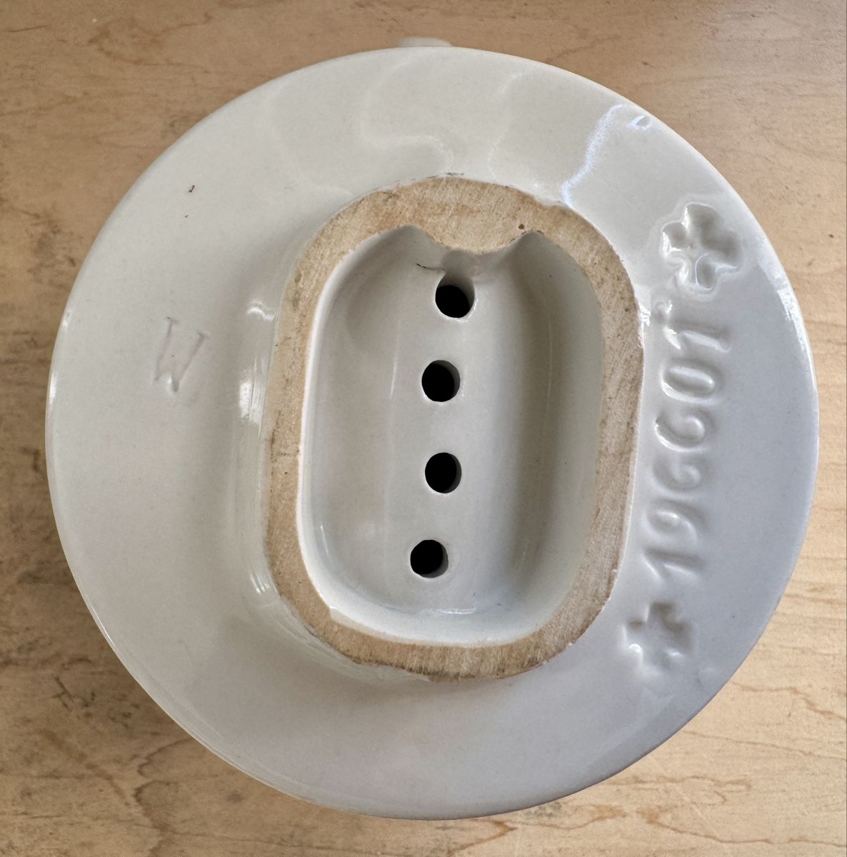 Altro per la casa: Alter Melitta 102 Filter Kaffeefilter mit 4 Loch – Usato da Rothrist venduto da Luckywinner 3
