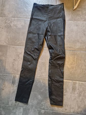 Hose in Lederoptik