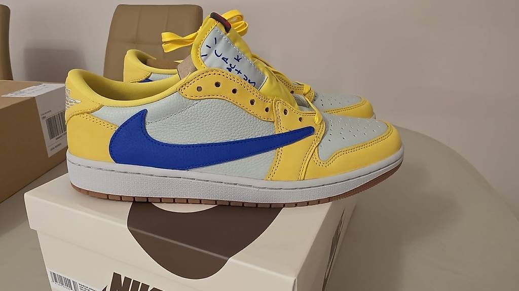 Scarpe da uomo: TRAVIS SCOTT CANARINO ( 42.5 )  – Usato da Locarno venduto da mar_d7qw