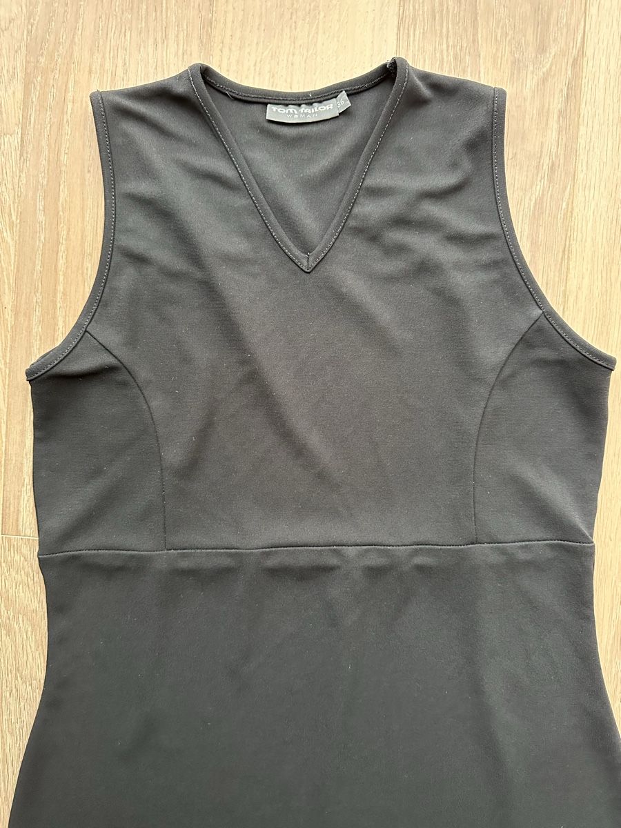Tom Tailor Vestiti: Schickes, schwarzes Kleid mit Schlitz, Grösse 36 – Usato da Zürich venduto da Schoekin 1