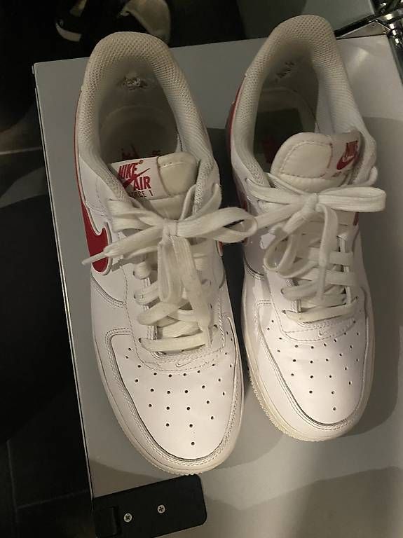 Scarpe da uomo: Nike Air Force 1 in weiss/rot – Usato da Rümlang venduto da NeomiM 1