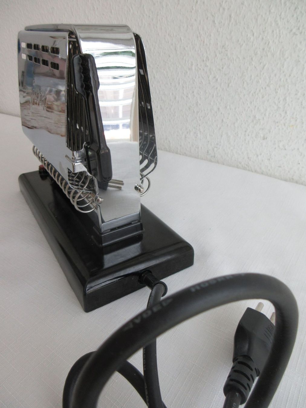 Jura Küchengeräte: Nostalgischer Jura Toaster – Gebraucht aus Binningen von Oldfashion 3