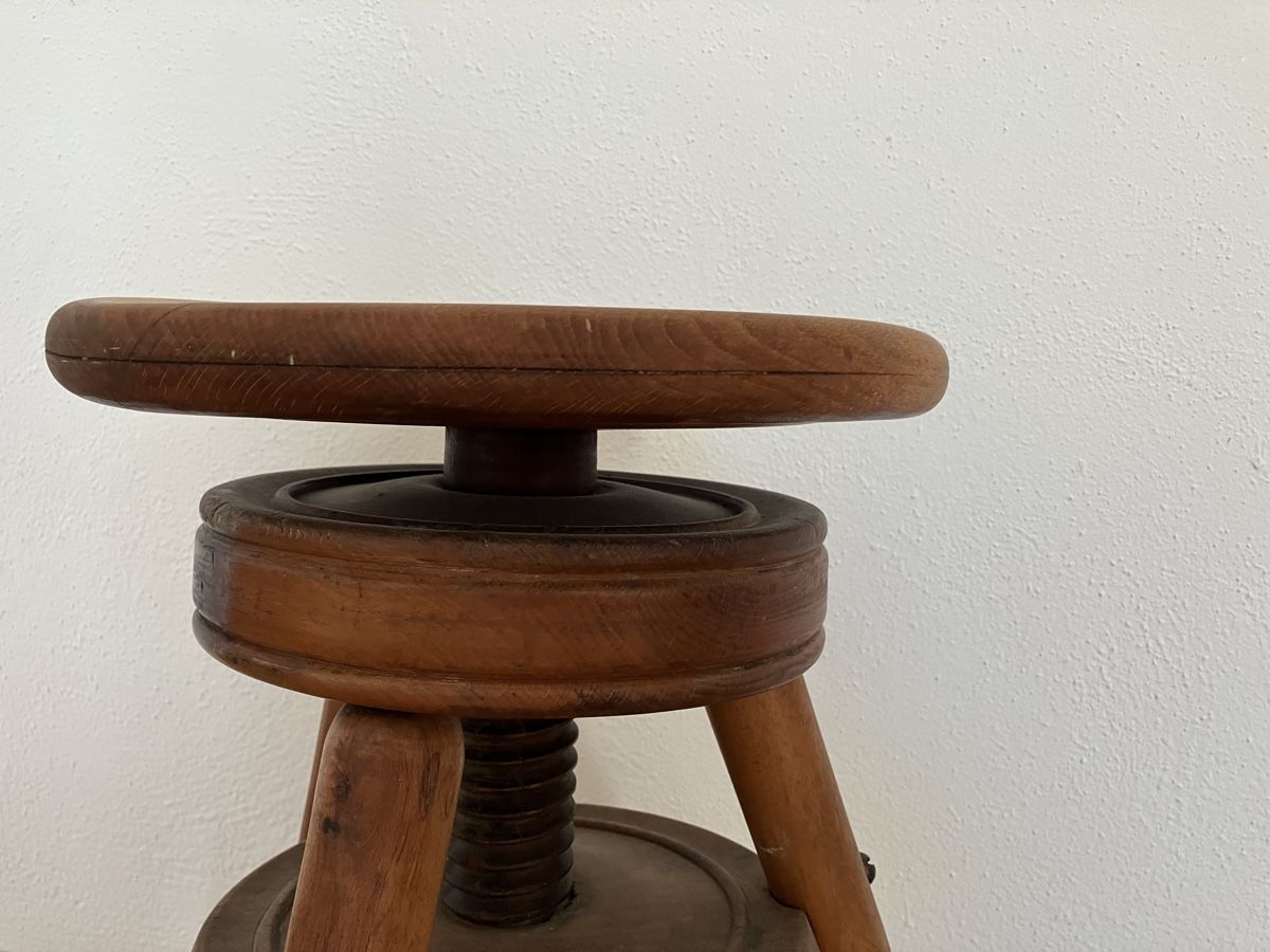 Hocker: Antiker Drehhocker  – Gebraucht aus Zürich von Wooha 2