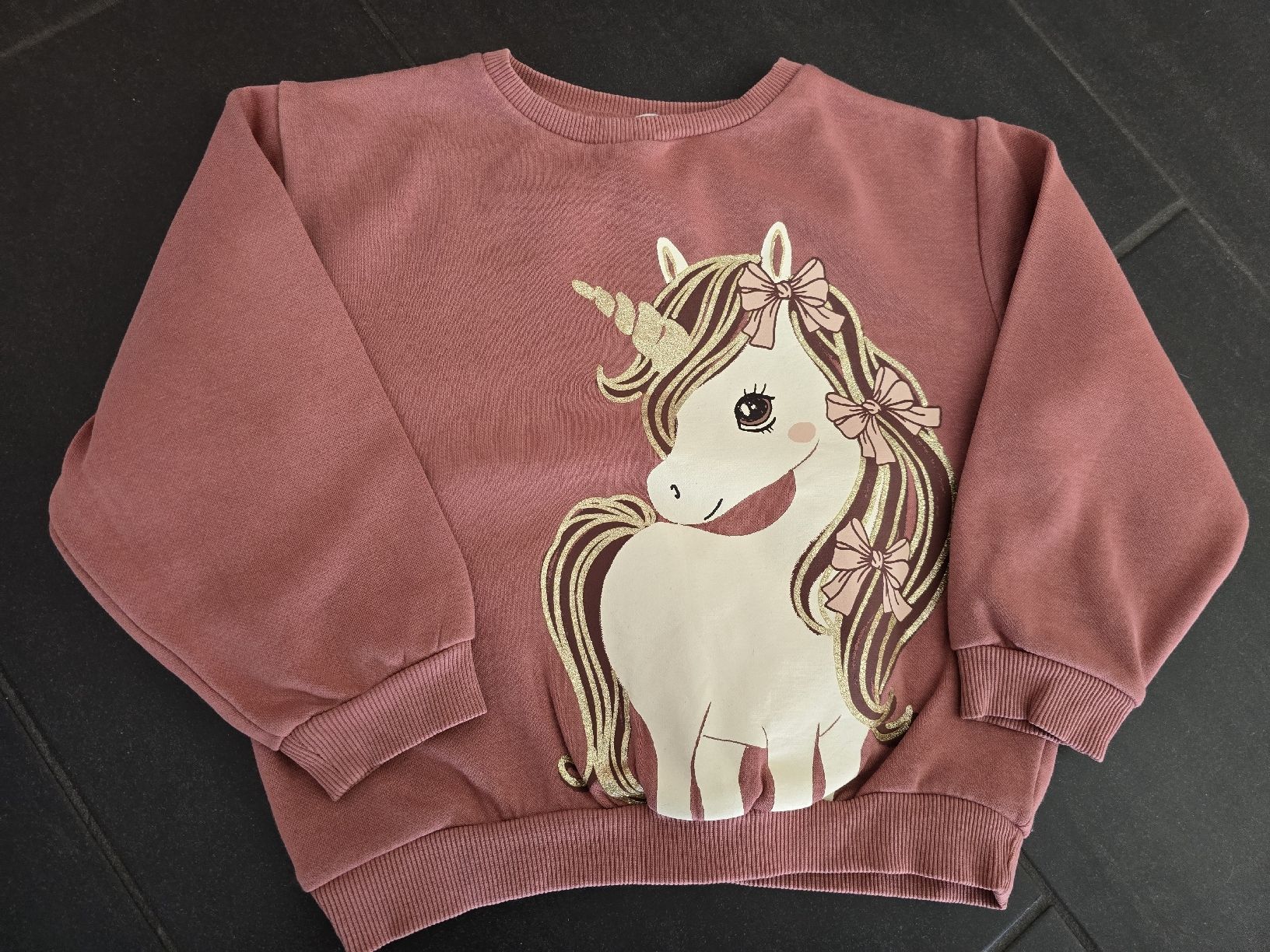 C&A Pulls et sweat-shirts: Mädchen Pullover Einhorn Grösse 110 C&A – D'occasion à Unterentfelden par Panda-87