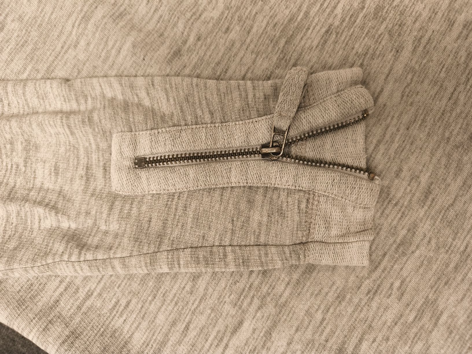 Superdry Maglioni & Felpe: Superdry, pull femme, taille L, gris clair, coton doux – Usato da Genève venduto da lnicoGE 2