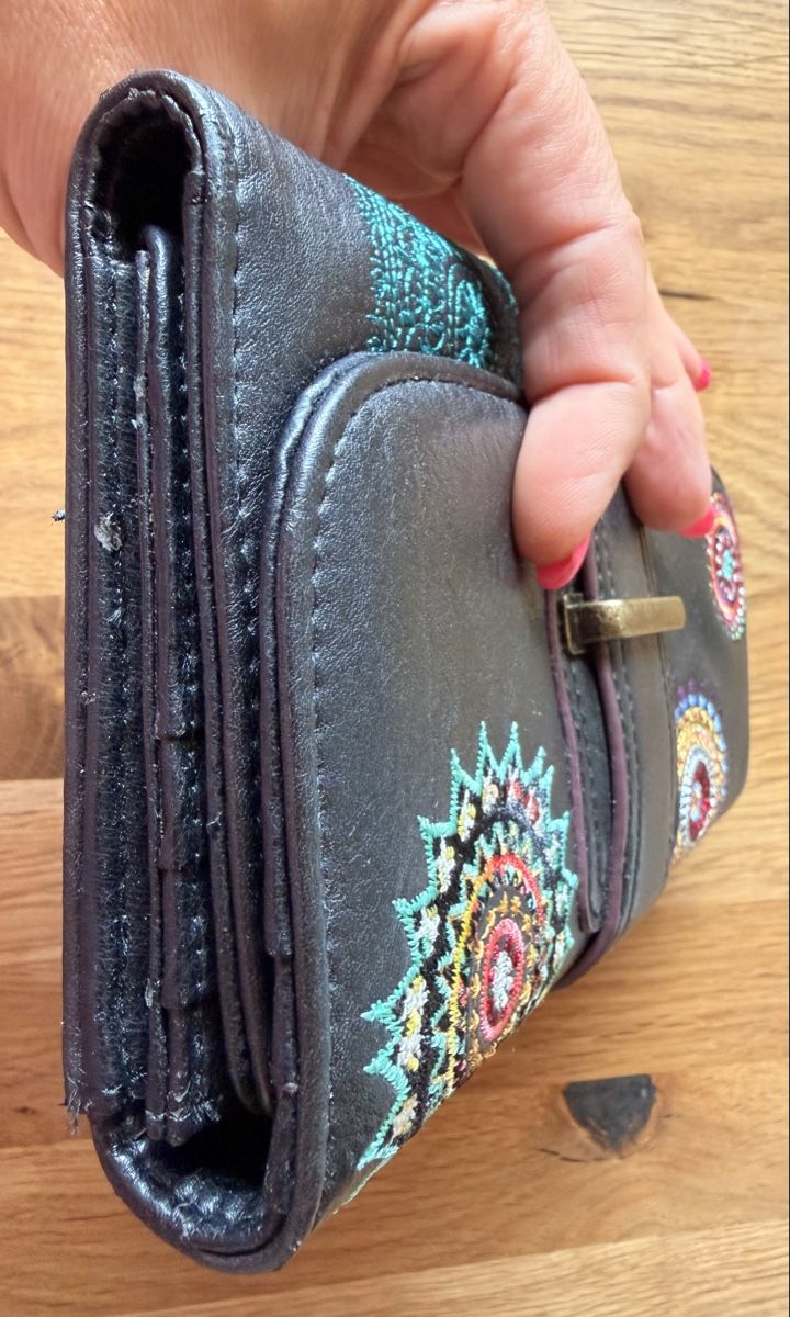 Desigual Portemonnaie: Portemonnaie DESIGUAL – Gebraucht aus Vorderthal von Naja710 3