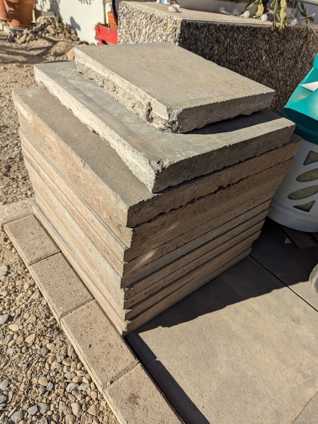 Bodenbeläge: Gartenplatten Beton – Gebraucht aus Zufikon von Kounan 2