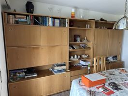 Wohnwand Holz mit integrierter Bar gebrauchter Zustand