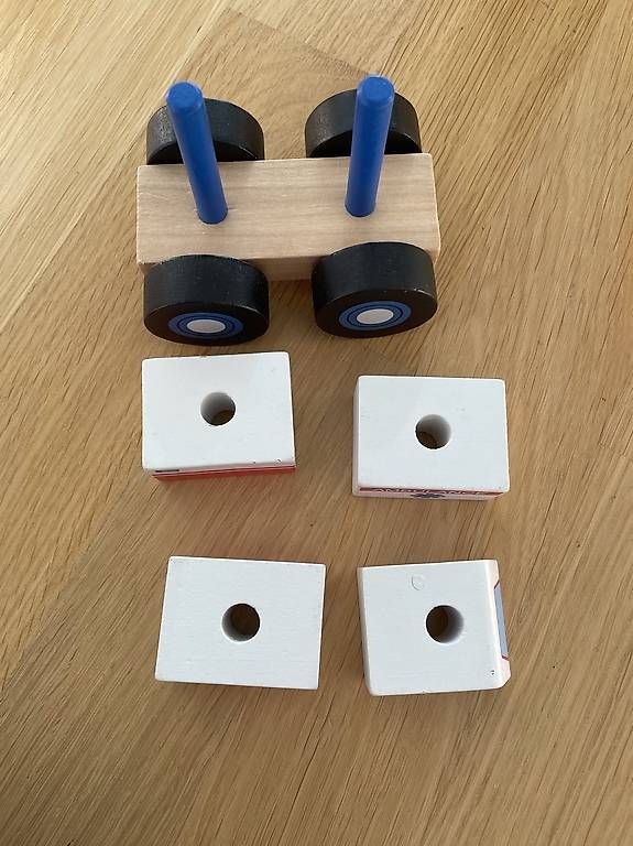 Jouets: Holzspielzeug Ambulanz  – D'occasion à Innerberg par shopp 2