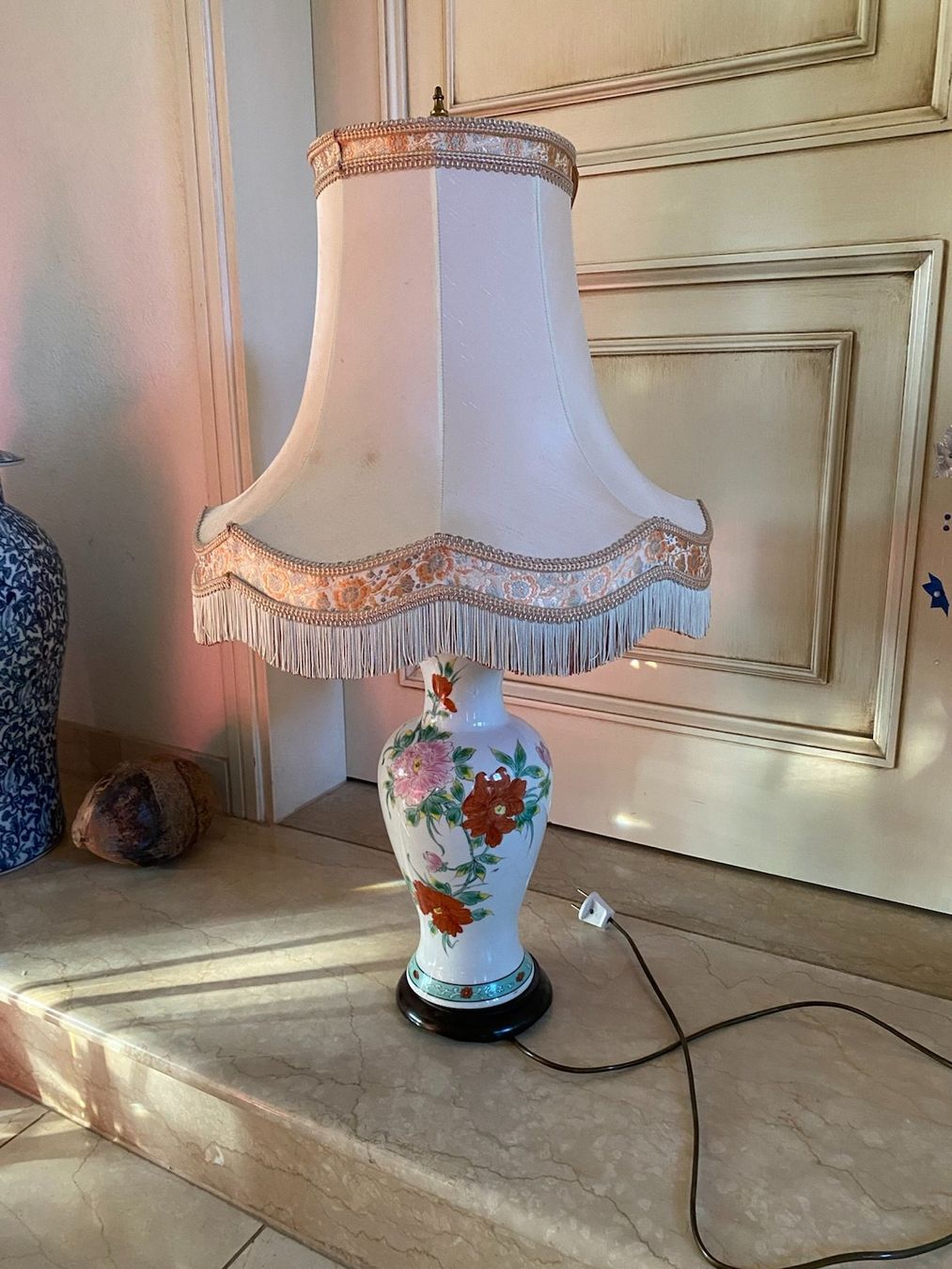 Lampade: China Lampe mit Blumenmuster – Usato da Grosshöchstetten venduto da Micodemus